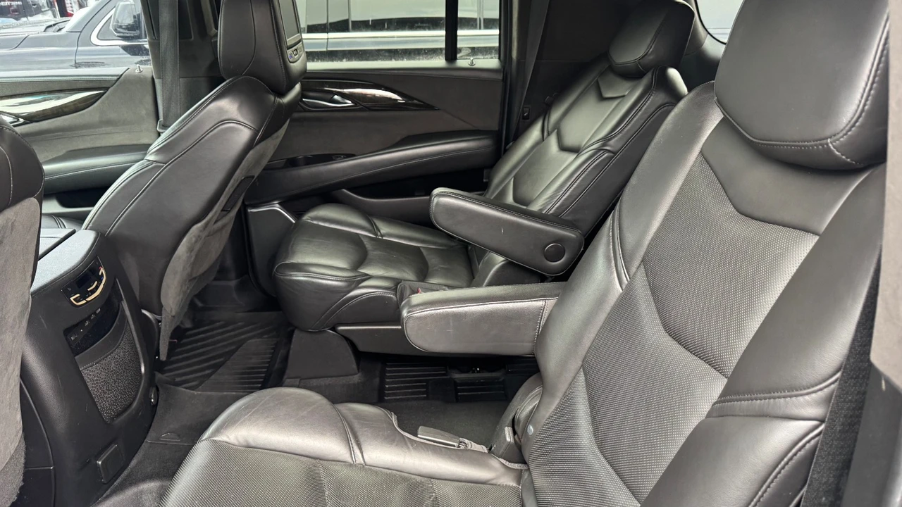 2018 Cadillac Escalade 4th Gen - Image 5 of 12