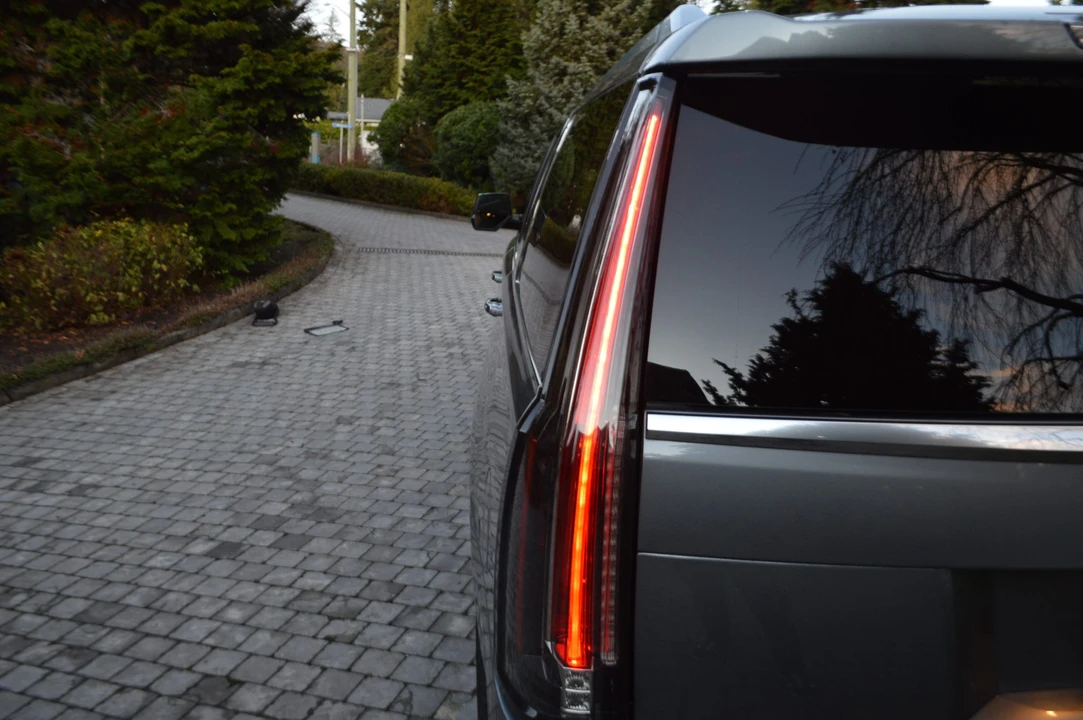 2018 Cadillac Escalade 4th Gen - Image 15 of 31