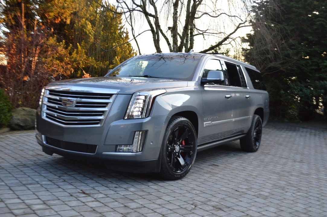 2018 Cadillac Escalade 4th Gen - Image 2 of 31