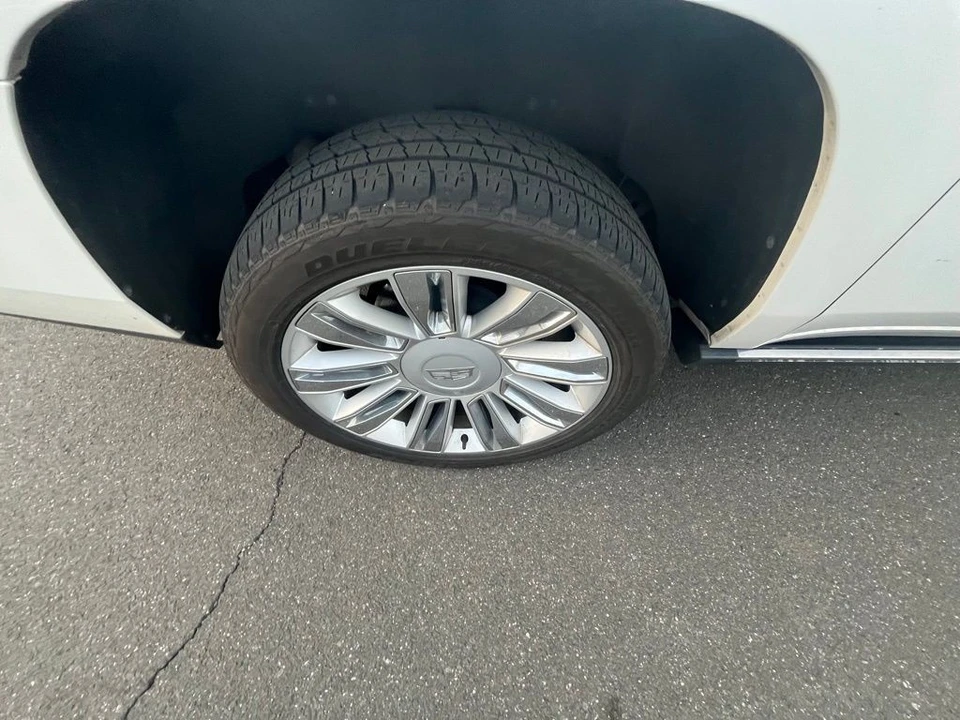 2018 Cadillac Escalade 4th Gen - Image 17 of 21