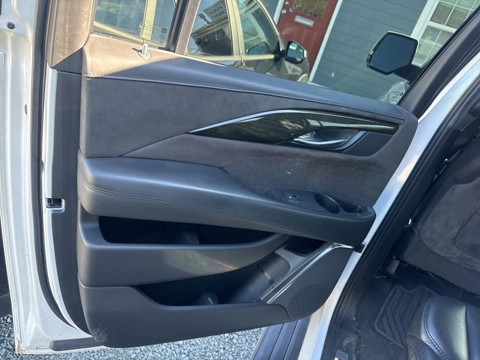 2018 Cadillac Escalade 4th Gen - Image 20 of 21