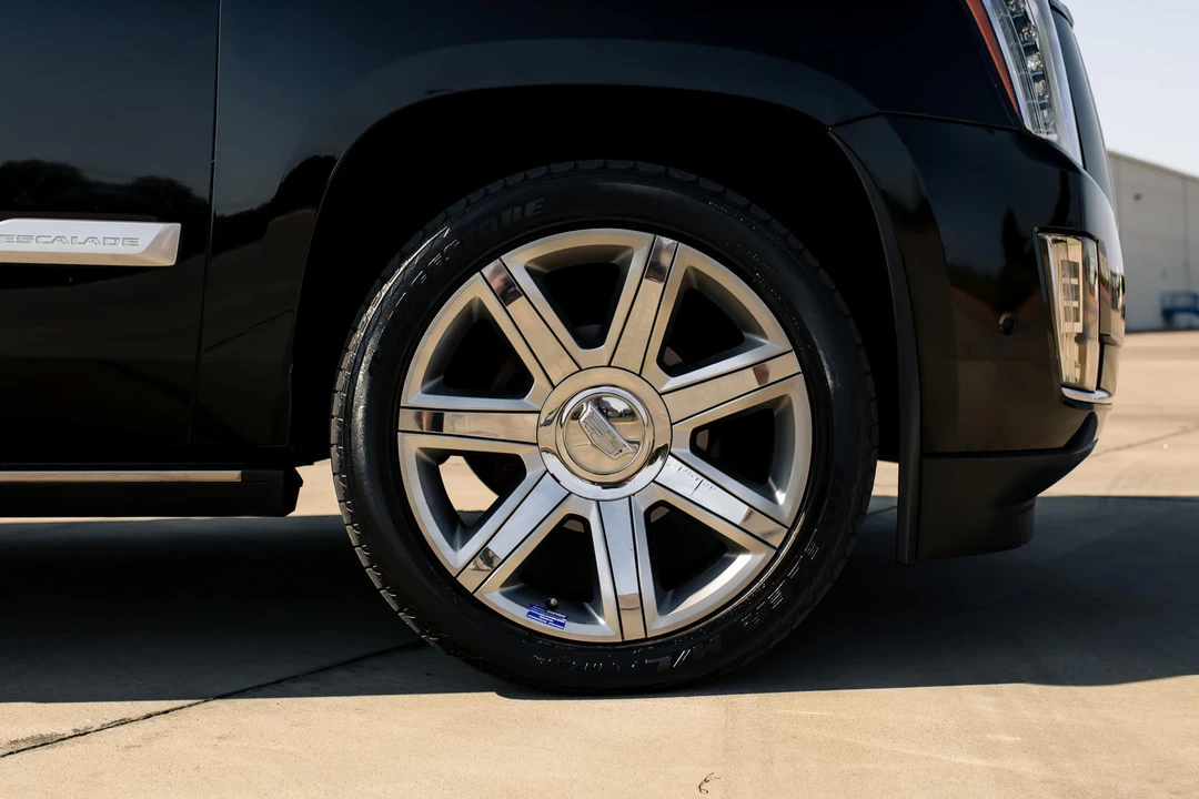 2018 Cadillac Escalade 4th Gen - Image 25 of 31