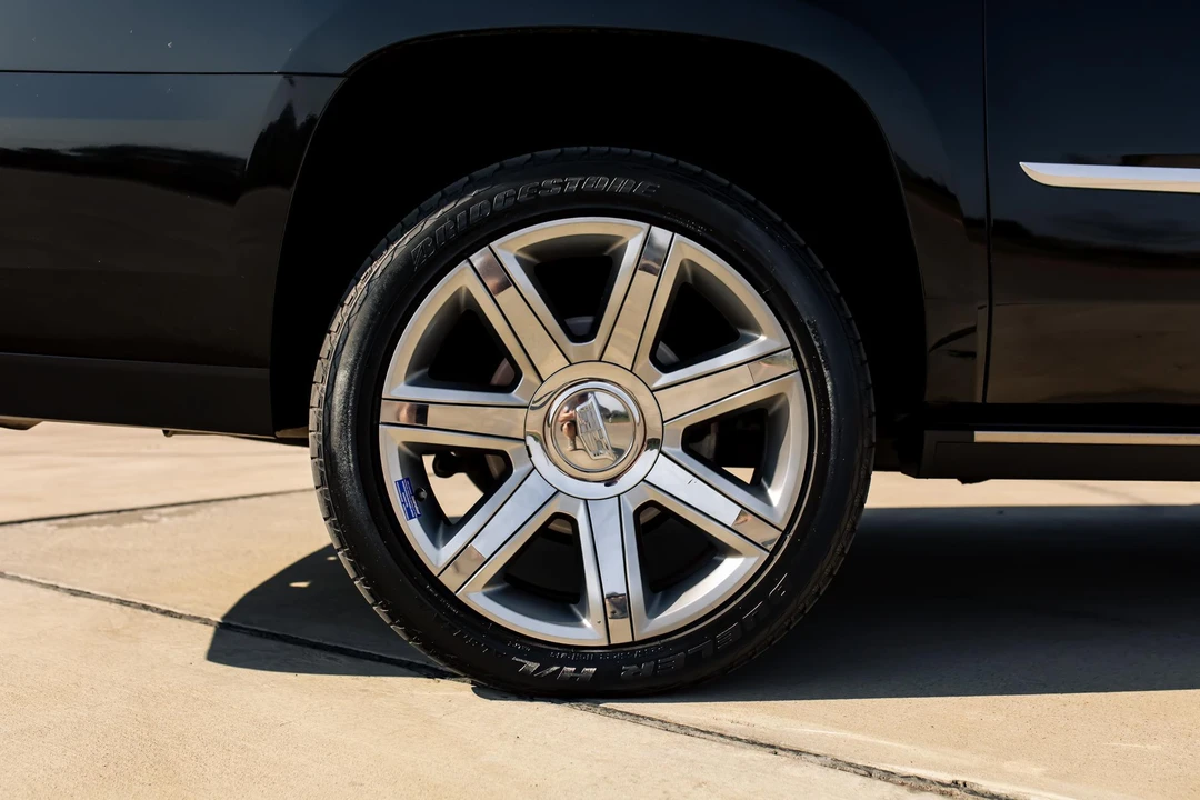 2018 Cadillac Escalade 4th Gen - Image 24 of 31