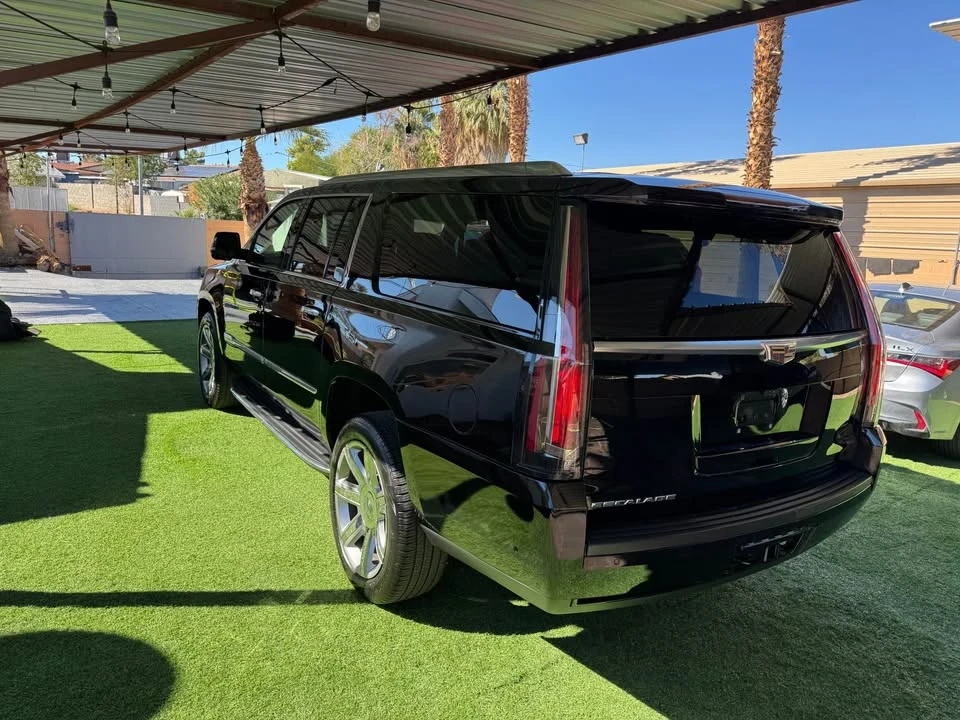 2018 Cadillac Escalade 4th Gen - Image 9 of 15