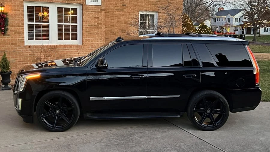 2018 Cadillac Escalade 4th Gen - Image 2 of 31