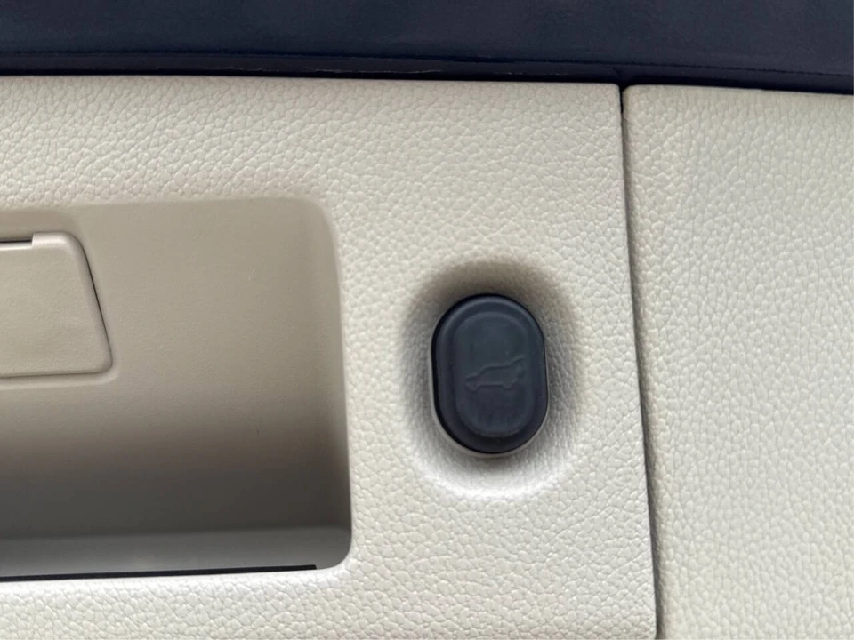 2018 Cadillac Escalade 4th Gen - Image 14 of 21