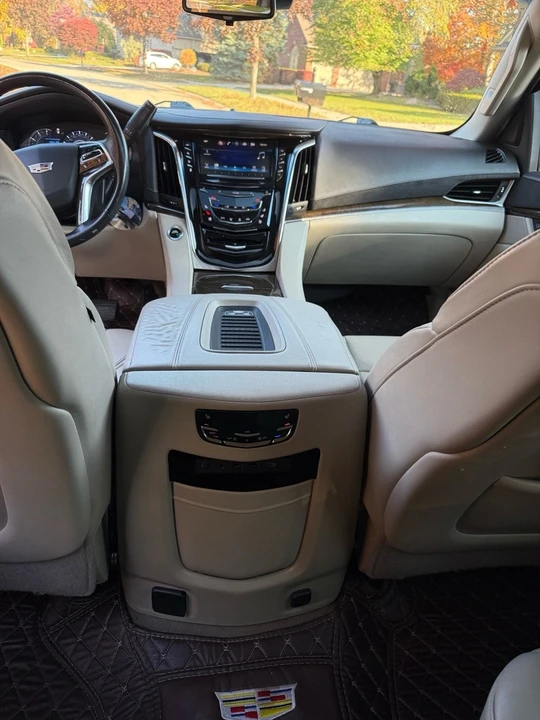 2018 Cadillac Escalade 4th Gen - Image 16 of 19