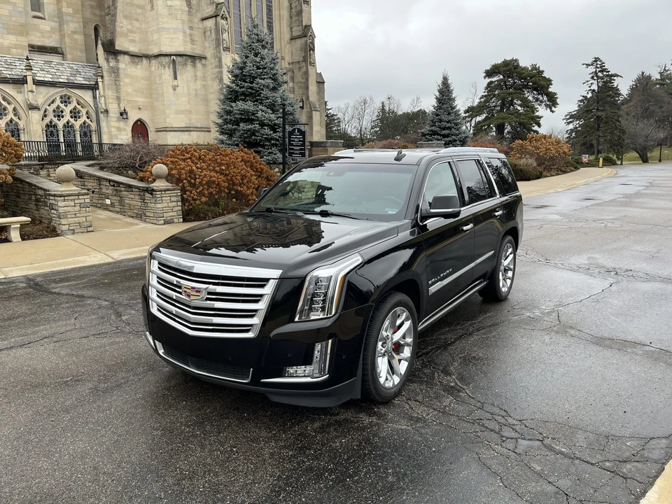 2018 Cadillac Escalade 4th Gen - Image 2 of 31