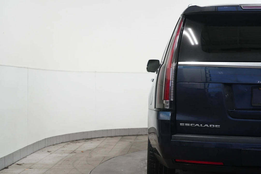 2018 Cadillac Escalade 4th Gen - Image 11 of 12