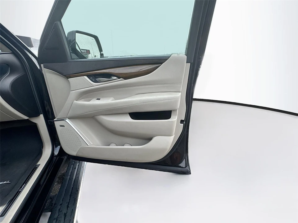 2018 Cadillac Escalade 4th Gen - Image 9 of 12