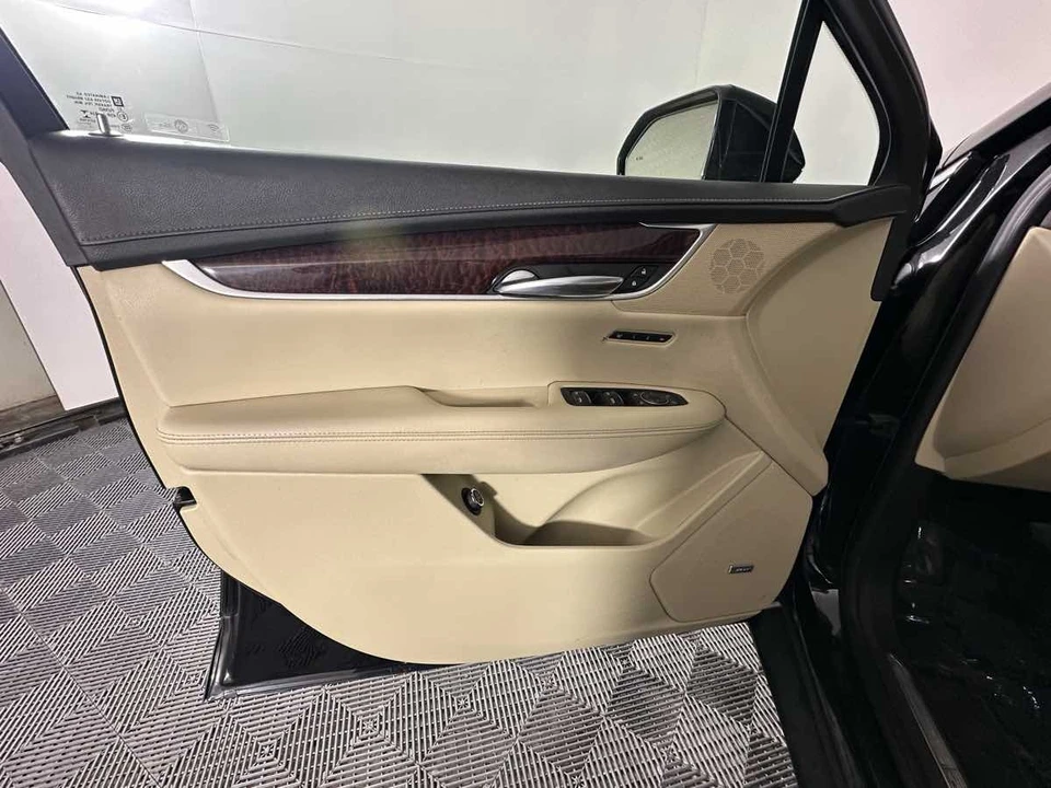 2018 Cadillac XT5 - Image 15 of 21