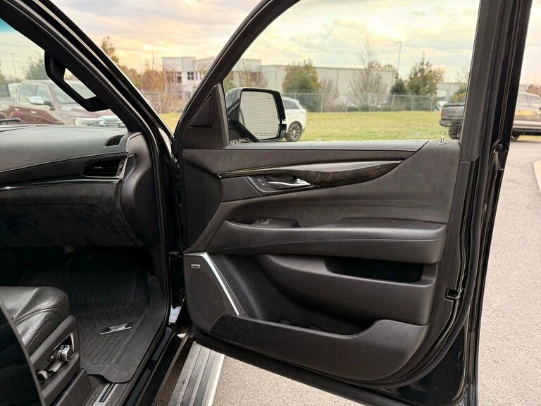 2018 Cadillac Escalade 4th Gen - Image 15 of 16