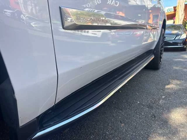 2018 Cadillac Escalade 4th Gen - Image 16 of 17