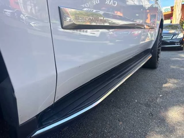 2018 Cadillac Escalade 4th Gen - Image 18 of 19