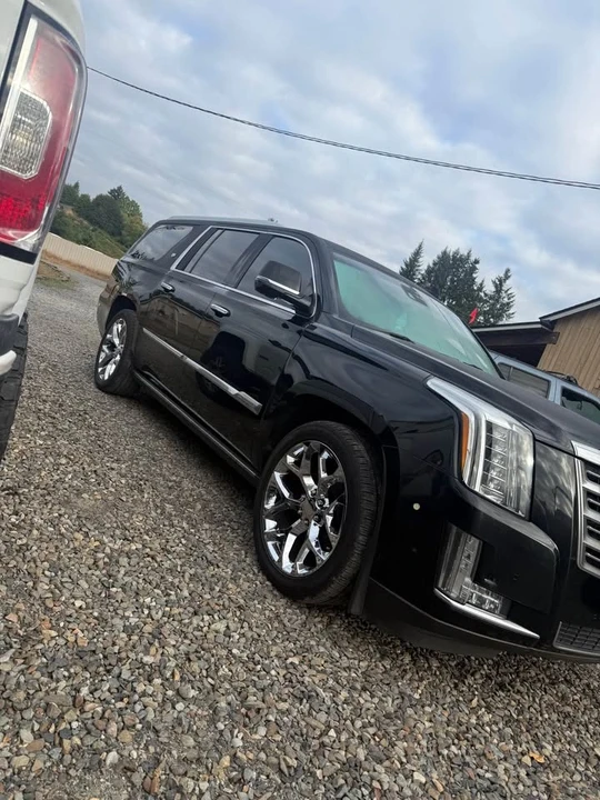 2018 Cadillac Escalade 4th Gen - Image 2 of 18