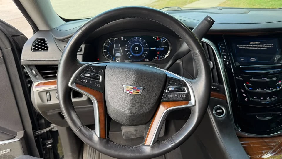 2018 Cadillac Escalade 4th Gen - Image 17 of 18