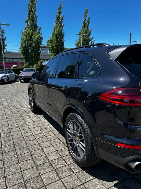 2018 Porsche Cayenne - Image 18 of 20
