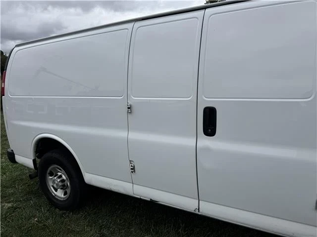 2018 Chevrolet Express - Image 7 of 21