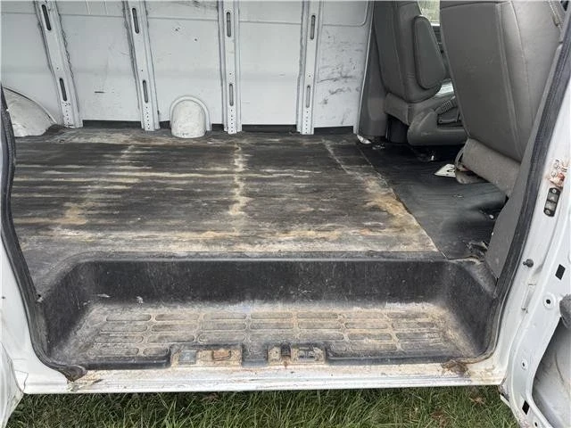 2018 Chevrolet Express - Image 11 of 21