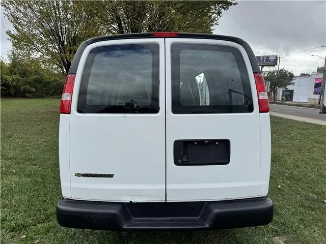 2018 Chevrolet Express - Image 9 of 21