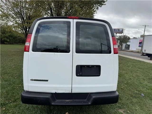 2018 Chevrolet Express - Image 19 of 21
