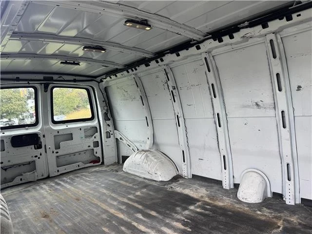 2018 Chevrolet Express - Image 10 of 21