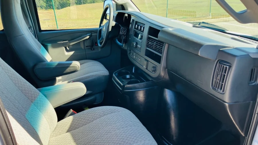 2018 Chevrolet Express - Image 7 of 9