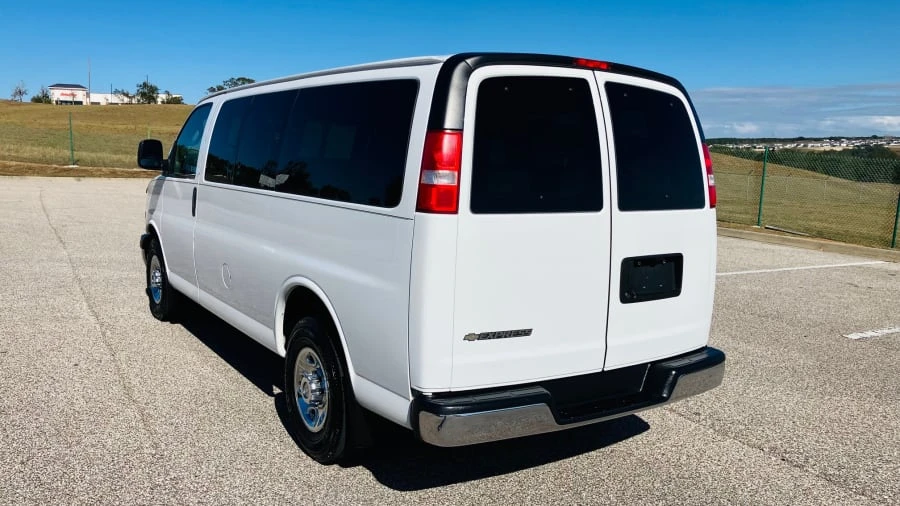 2018 Chevrolet Express - Image 4 of 9