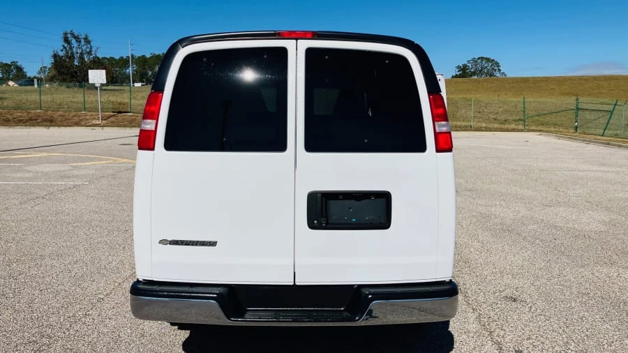 2018 Chevrolet Express - Image 5 of 9