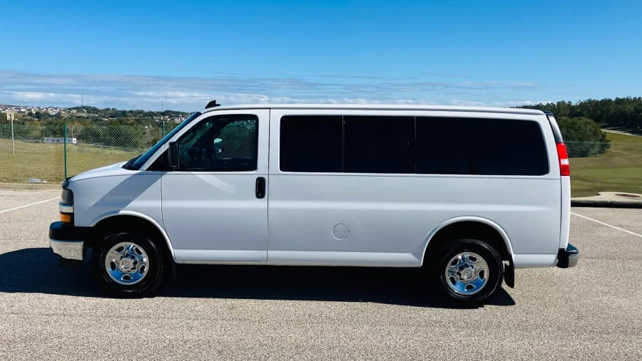 2018 Chevrolet Express - Image 6 of 9