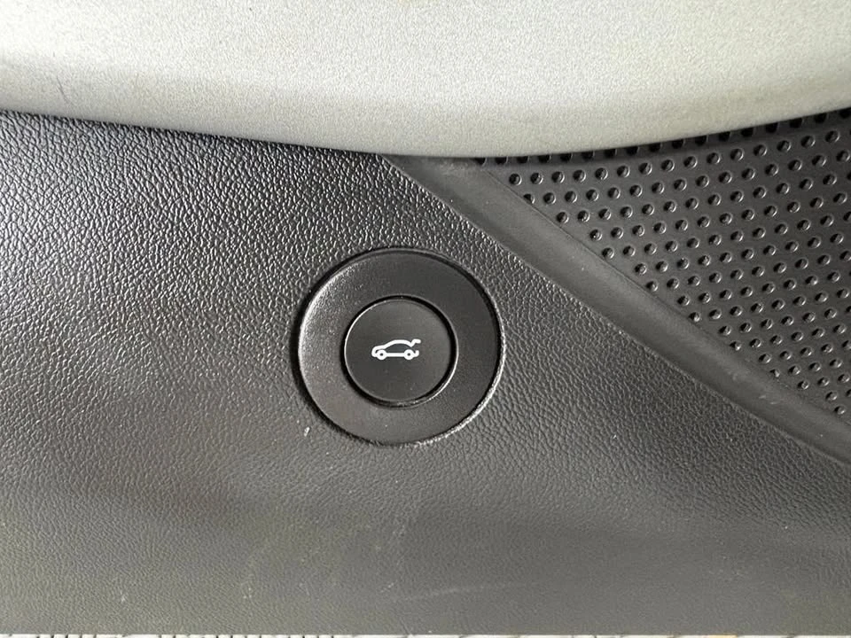 2018 Chevrolet Camaro 6th Gen - Image 15 of 20
