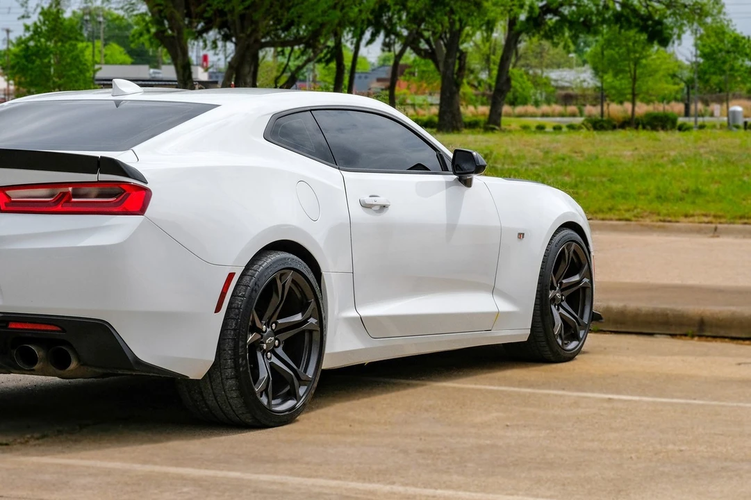 2018 Chevrolet Camaro SS 6th Gen - Image 10 of 21