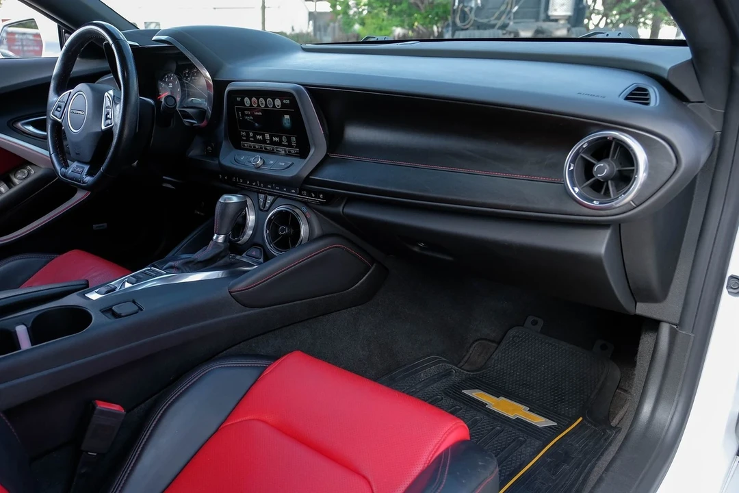 2018 Chevrolet Camaro SS 6th Gen - Image 15 of 21