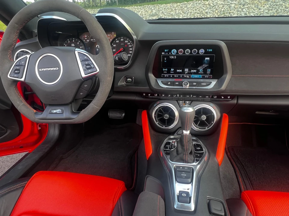 2018 Chevrolet Camaro SS 6th Gen - Image 28 of 31