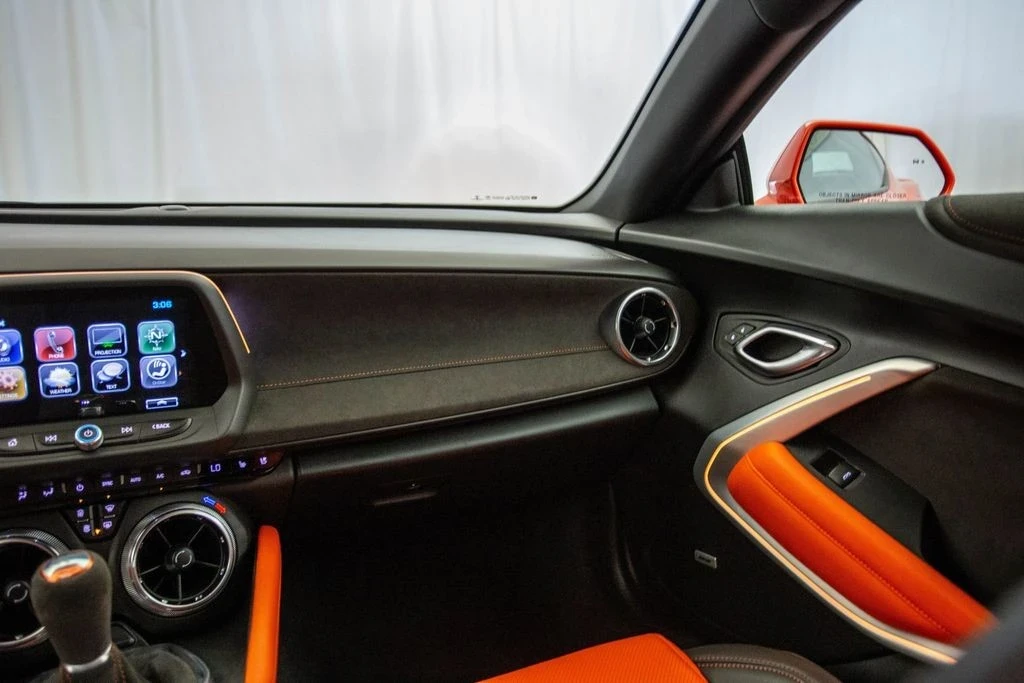 2018 Chevrolet Camaro SS 6th Gen - Image 5 of 12