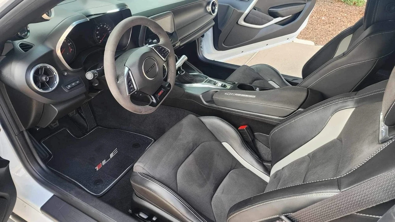 2018 Chevrolet Camaro SS 6th Gen - Image 4 of 10