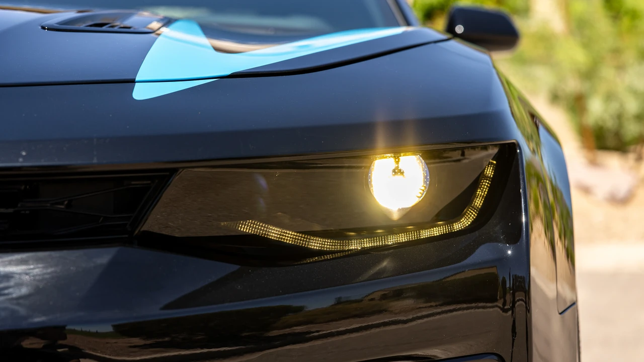 2018 Chevrolet Camaro SS 6th Gen - Image 15 of 31