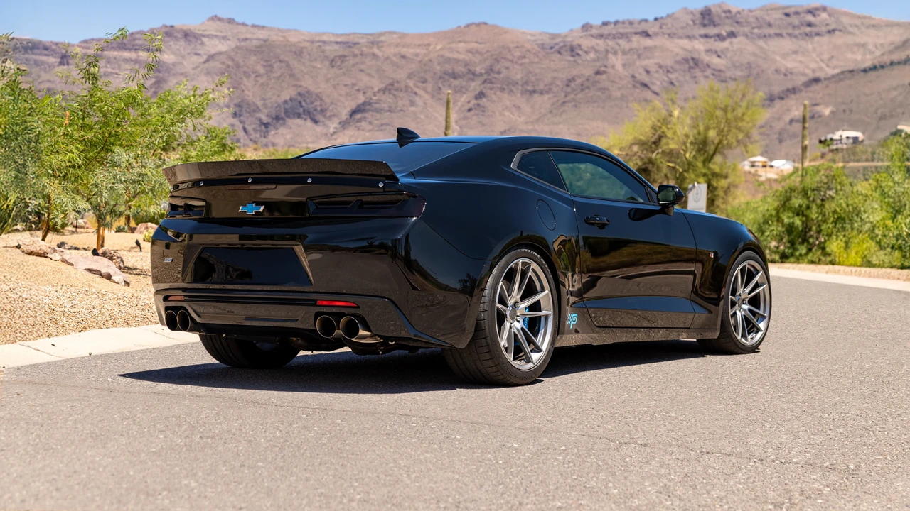2018 Chevrolet Camaro SS 6th Gen - Image 5 of 31