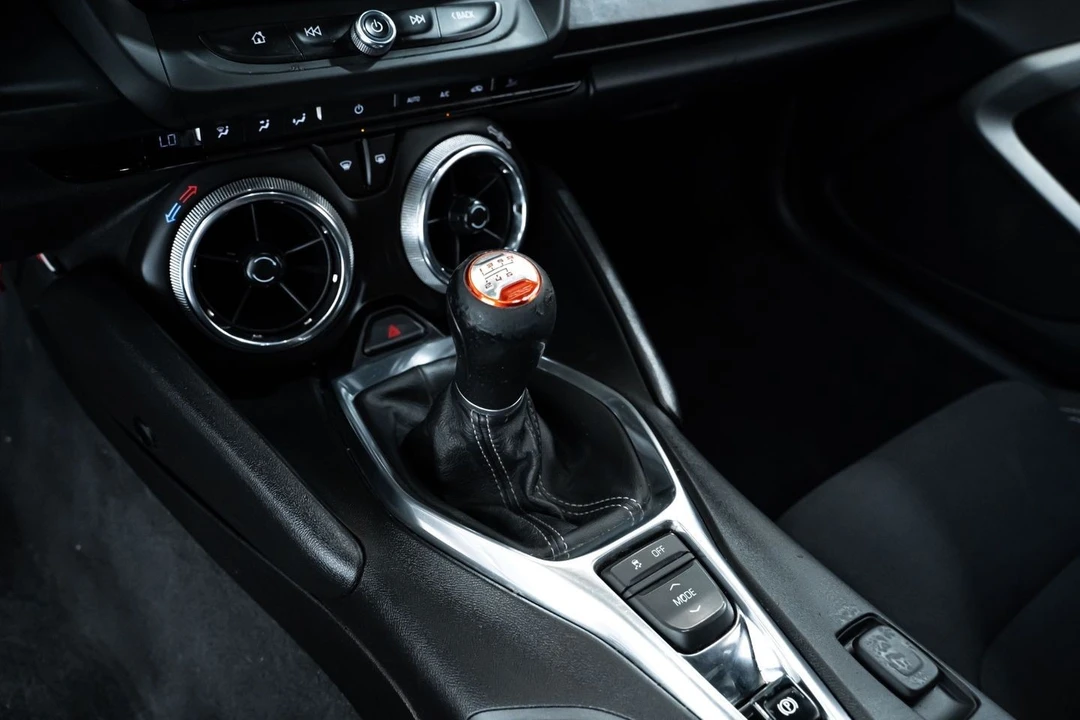 2018 Chevrolet Camaro SS 6th Gen - Image 25 of 31