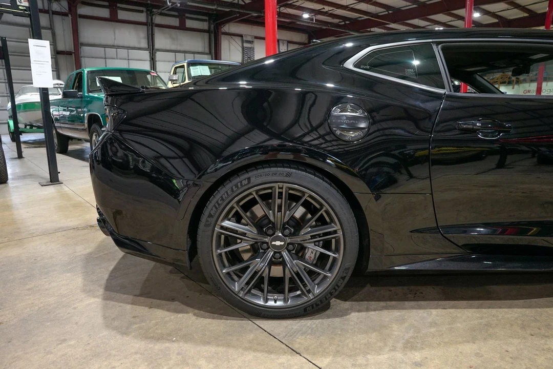 2018 Chevrolet Camaro ZL1 6th Gen - Image 9 of 31