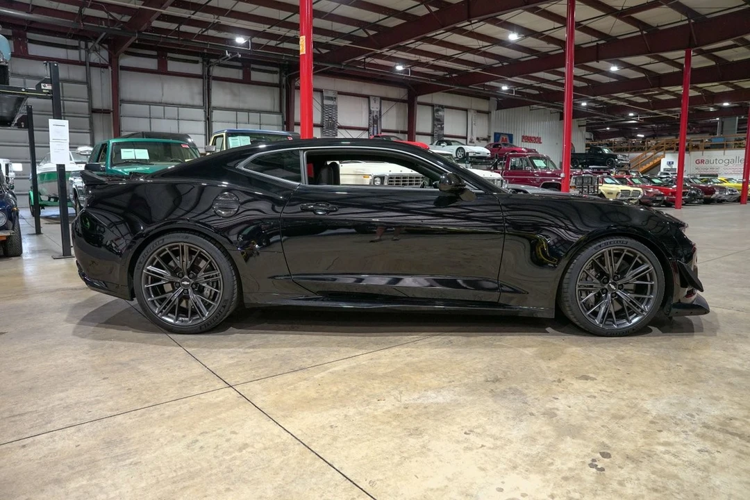 2018 Chevrolet Camaro ZL1 6th Gen - Image 10 of 31