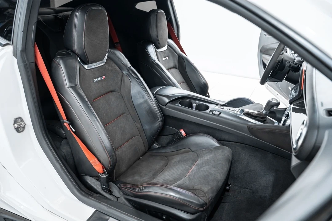 2018 Chevrolet Camaro ZL1 6th Gen - Image 26 of 31