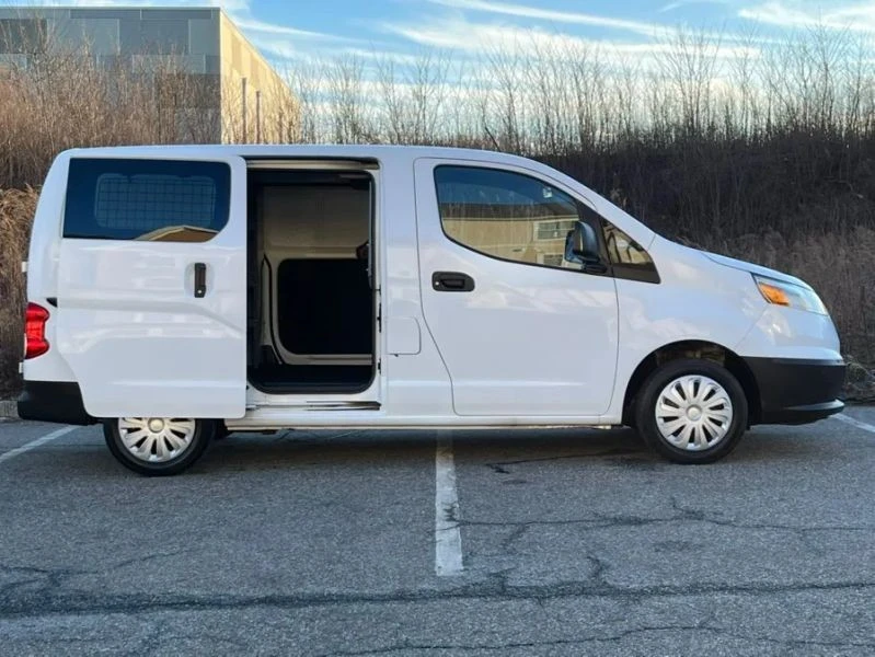 2018 Chevrolet Express - Image 10 of 12