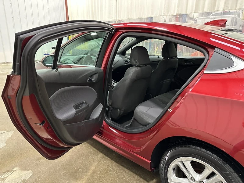 2018 Chevrolet Cruze - Image 11 of 21