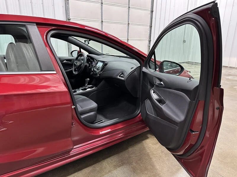 2018 Chevrolet Cruze - Image 16 of 21
