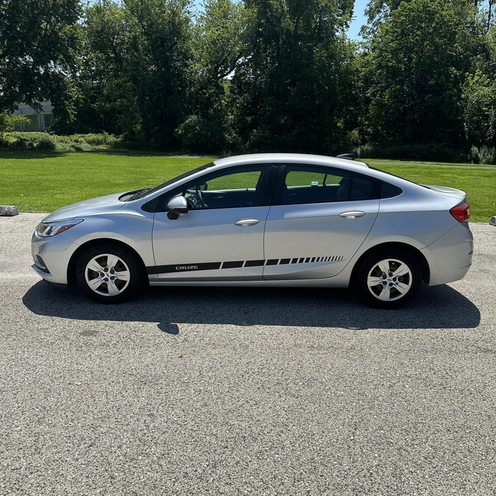 2018 Chevrolet Cruze - Image 8 of 21