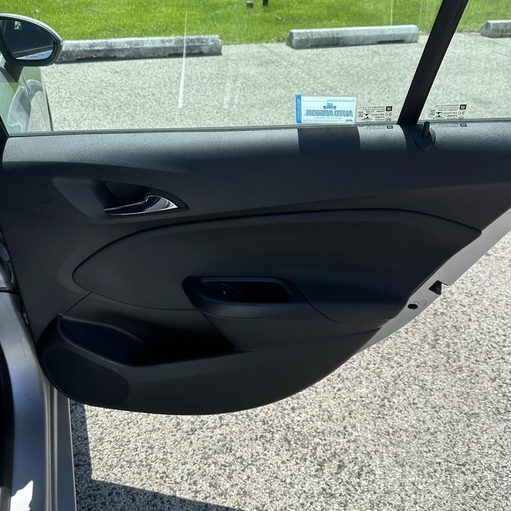 2018 Chevrolet Cruze - Image 17 of 21