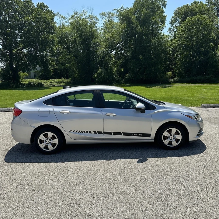 2018 Chevrolet Cruze - Image 2 of 21