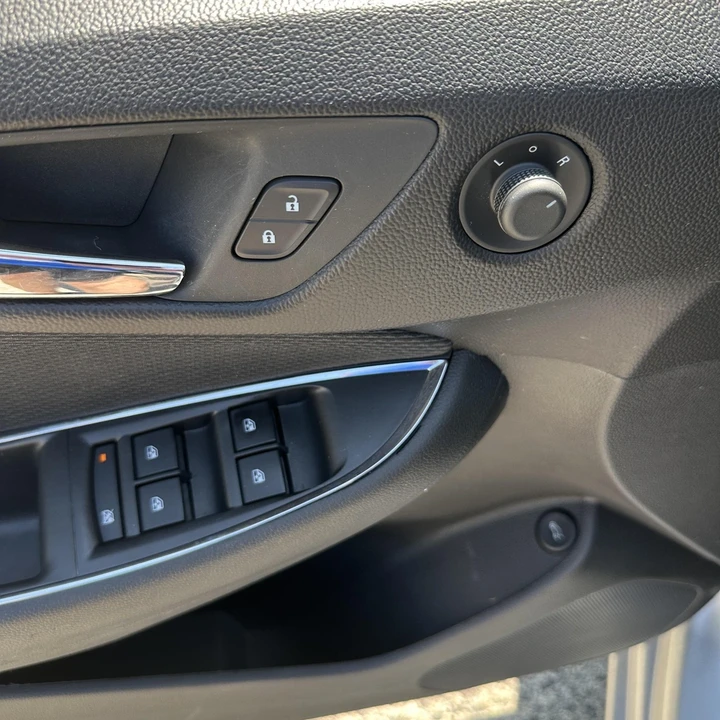 2018 Chevrolet Cruze - Image 15 of 21