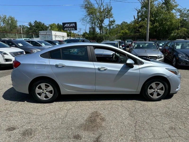 2018 Chevrolet Cruze - Image 8 of 12